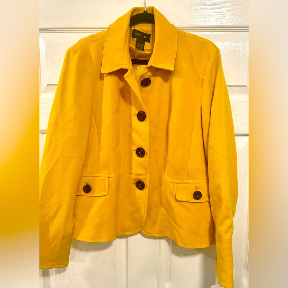 Focus 2000 yellow jacket